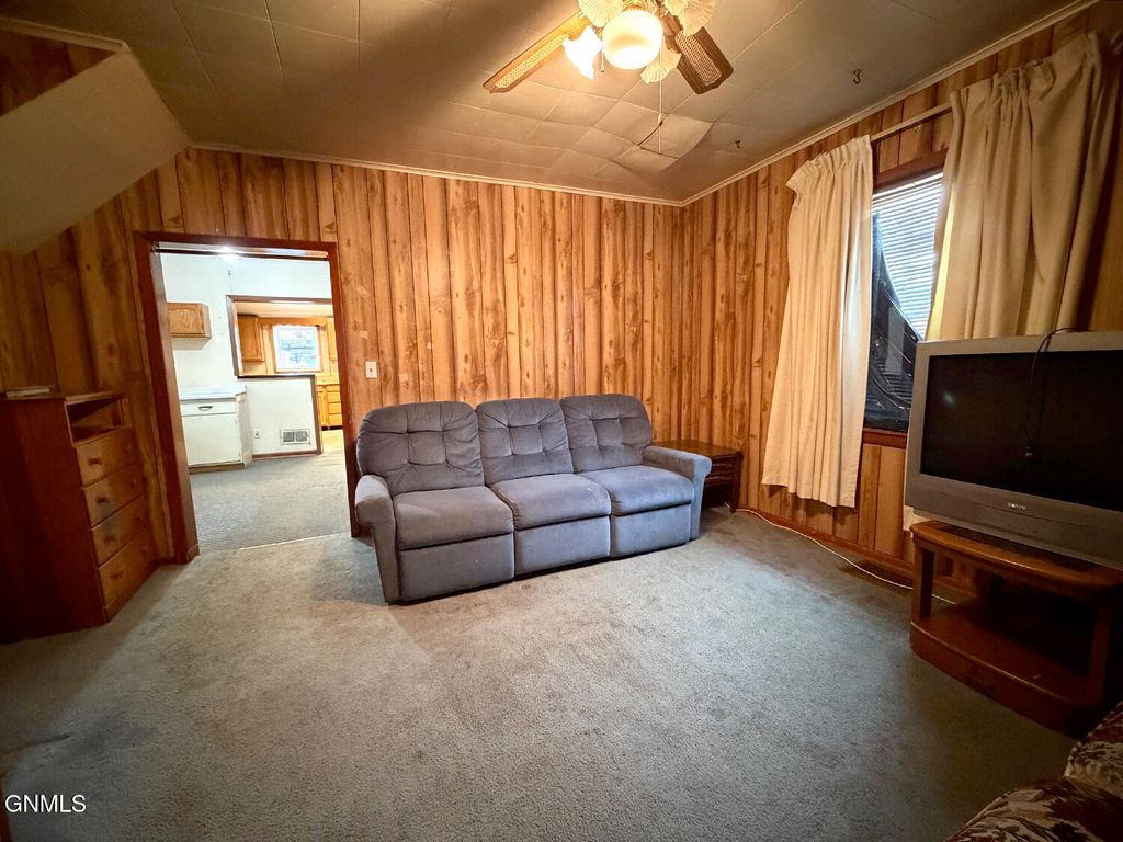 401 7th Avenue SE, Jamestown, ND 58401 photo 10