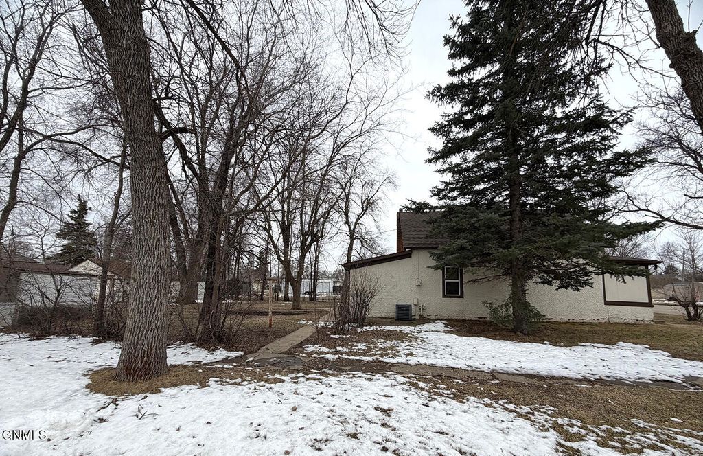 401 7th Avenue SE, Jamestown, ND 58401 photo 20