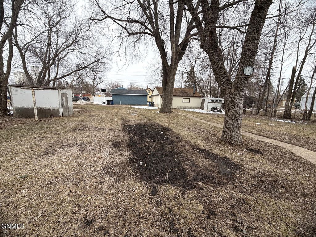 401 7th Avenue SE, Jamestown, ND 58401 photo 22