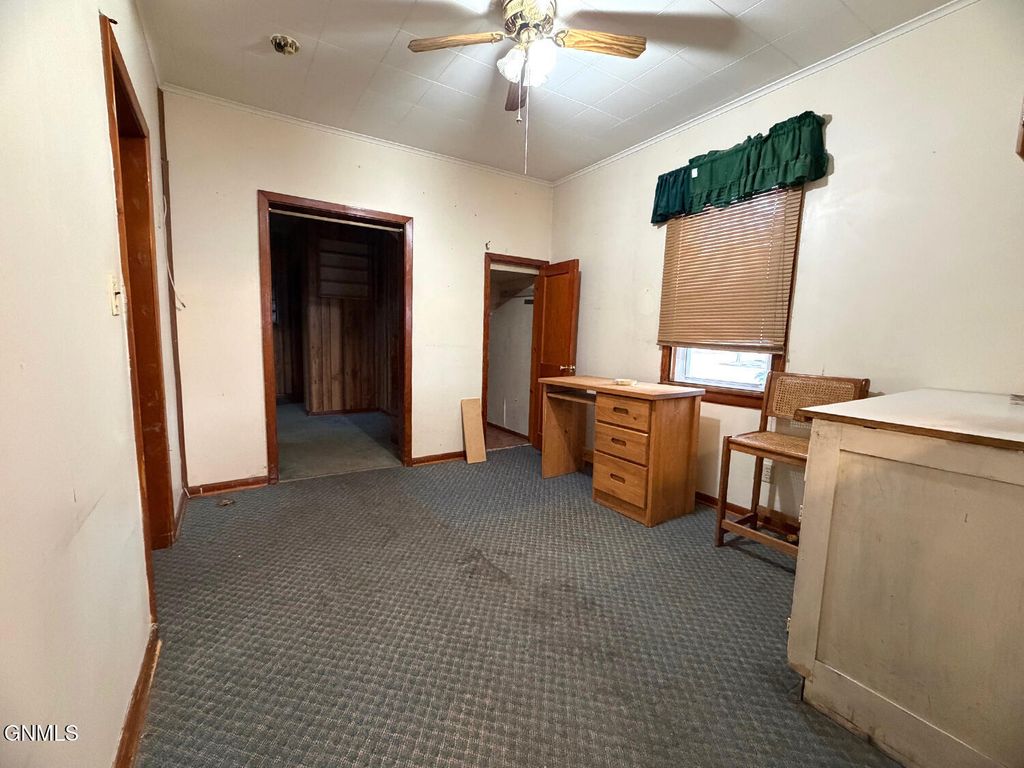 401 7th Avenue SE, Jamestown, ND 58401 photo 5