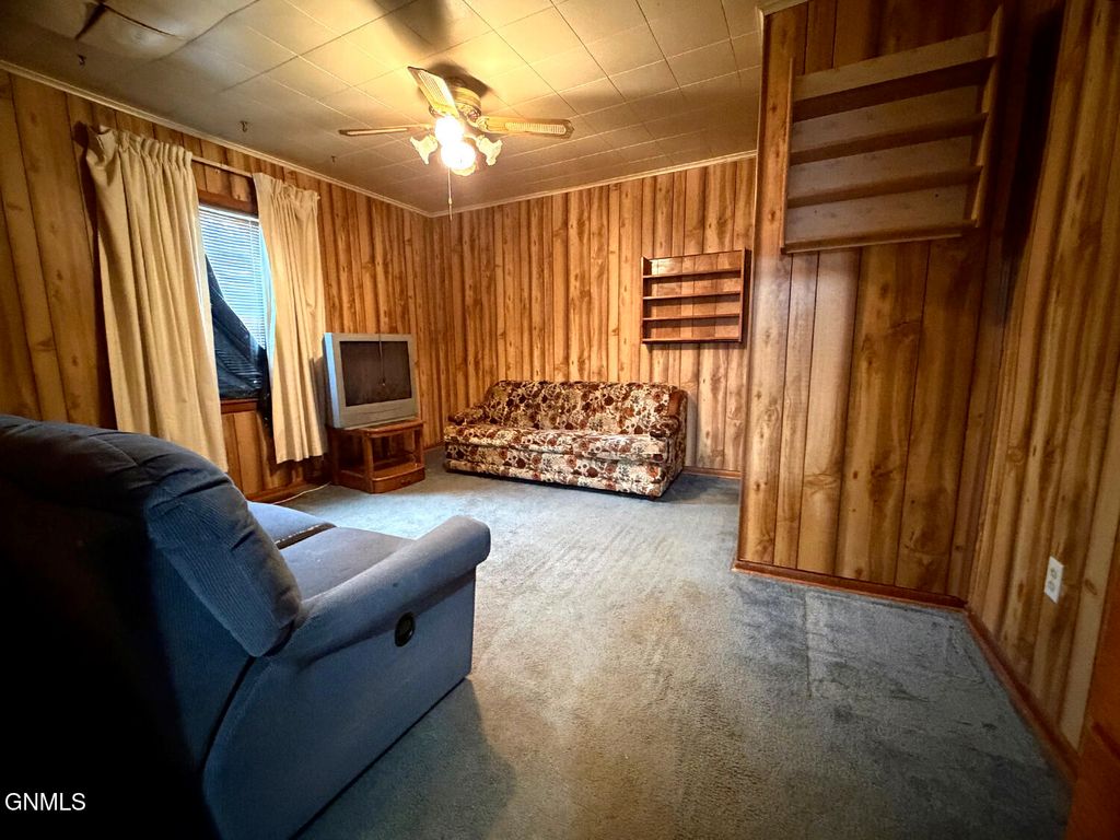 401 7th Avenue SE, Jamestown, ND 58401 photo 9