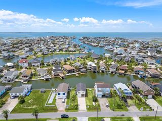 16614 Bahama Way, Jamaica Beach, TX 77554