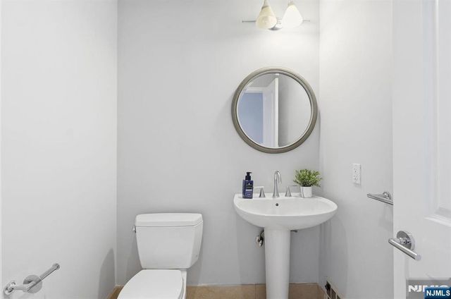 8125 River Road 4E, North Bergen, NJ 07047