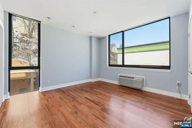 8125 River Road 4E, North Bergen, NJ 07047