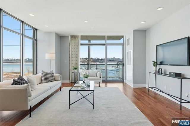 8125 River Road 4E, North Bergen, NJ 07047