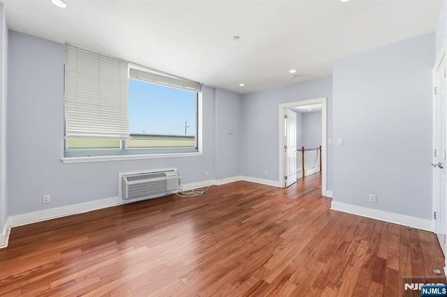 8125 River Road 4E, North Bergen, NJ 07047