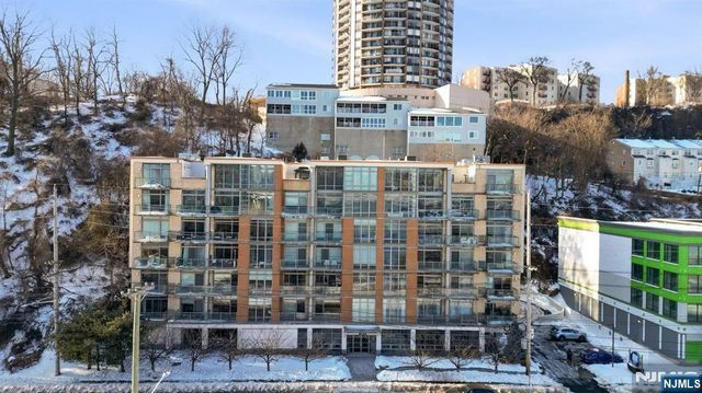 8125 River Road 4E, North Bergen, NJ 07047