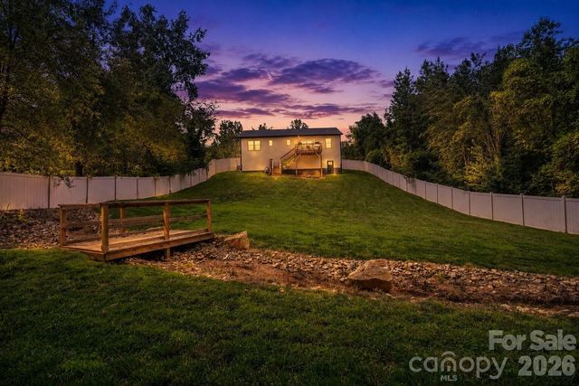 544 30th Avenue NW, Hickory, NC 28601