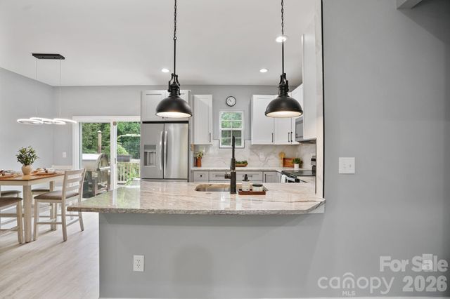 544 30th Avenue NW, Hickory, NC 28601