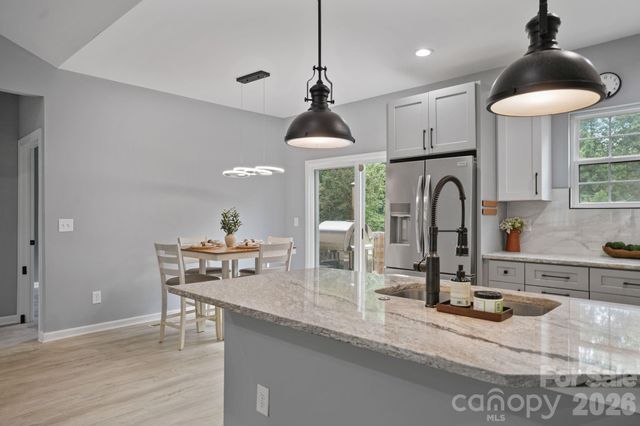 544 30th Avenue NW, Hickory, NC 28601