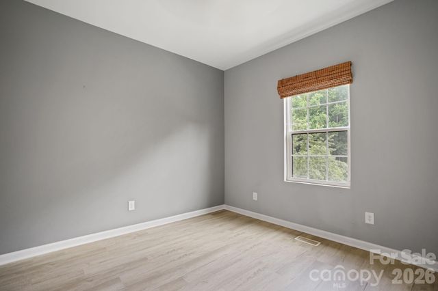 544 30th Avenue NW, Hickory, NC 28601