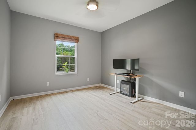 544 30th Avenue NW, Hickory, NC 28601