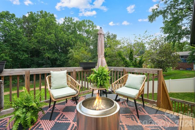 544 30th Avenue NW, Hickory, NC 28601