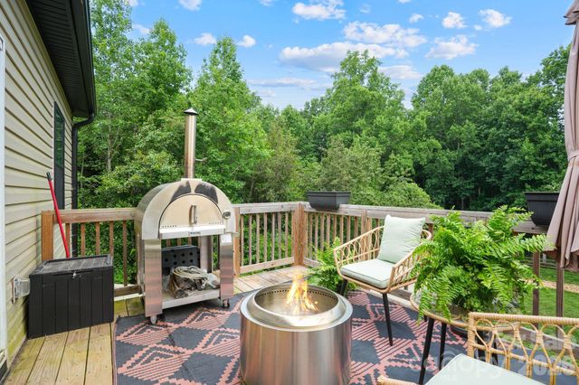 544 30th Avenue NW, Hickory, NC 28601