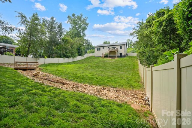 544 30th Avenue NW, Hickory, NC 28601