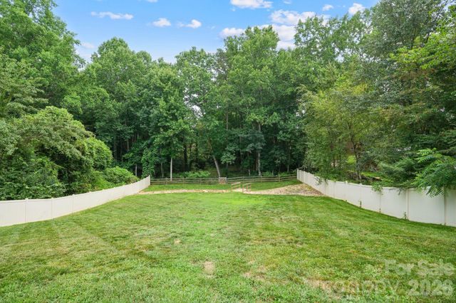 544 30th Avenue NW, Hickory, NC 28601