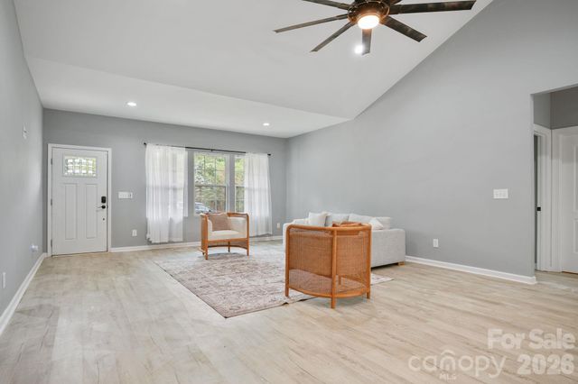 544 30th Avenue NW, Hickory, NC 28601