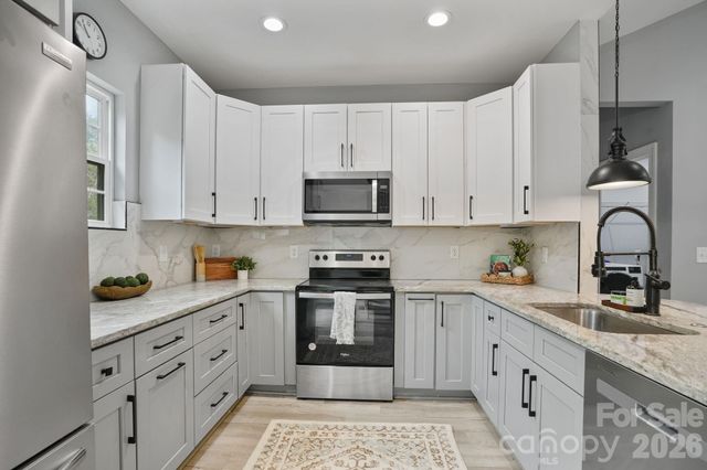 544 30th Avenue NW, Hickory, NC 28601