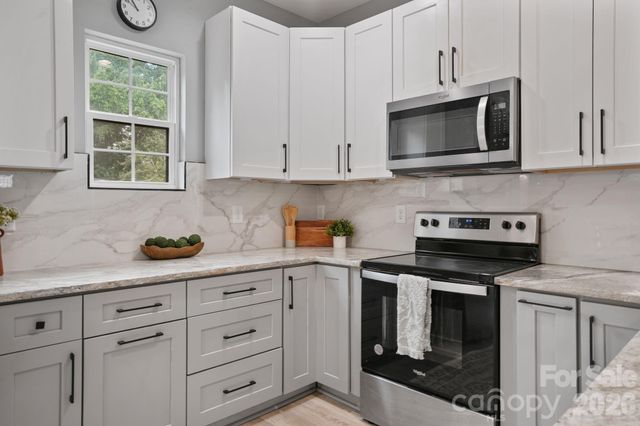 544 30th Avenue NW, Hickory, NC 28601