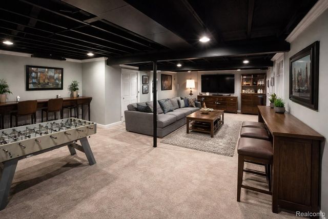 22043 Hillcrest Court, Woodhaven, MI 48183