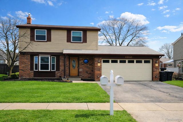 22043 Hillcrest Court, Woodhaven, MI 48183