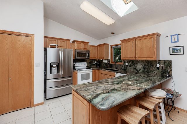 2730 E Leach Avenue, Des Moines, IA 50320