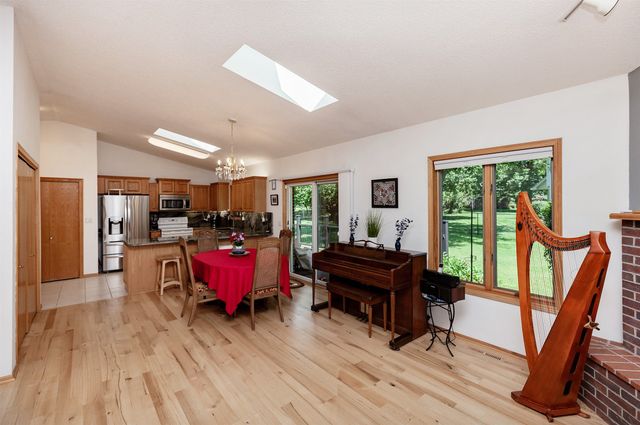 2730 E Leach Avenue, Des Moines, IA 50320