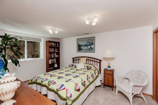 2730 E Leach Avenue, Des Moines, IA 50320
