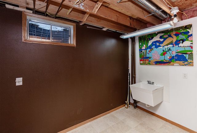 2730 E Leach Avenue, Des Moines, IA 50320