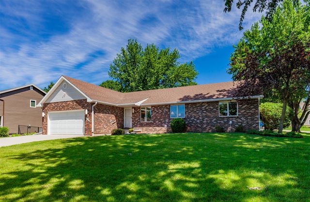 2730 E Leach Avenue, Des Moines, IA 50320