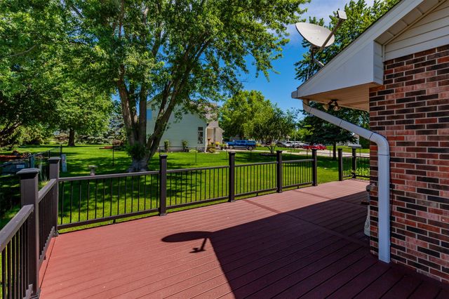 2730 E Leach Avenue, Des Moines, IA 50320