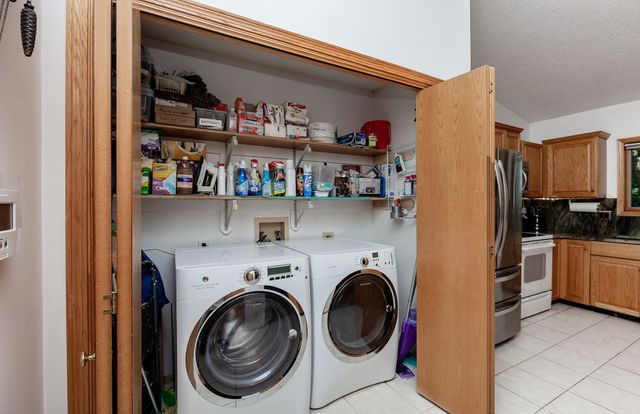 2730 E Leach Avenue, Des Moines, IA 50320