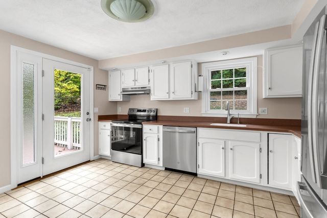 98 Miller St, Franklin, MA 02038