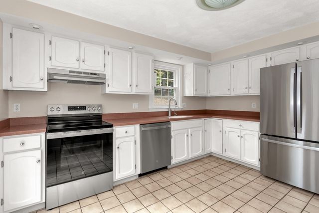 98 Miller St, Franklin, MA 02038
