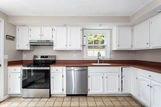 98 Miller St, Franklin, MA 02038