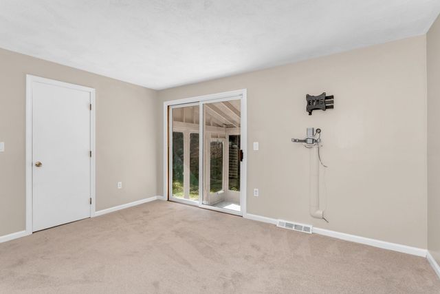 98 Miller St, Franklin, MA 02038