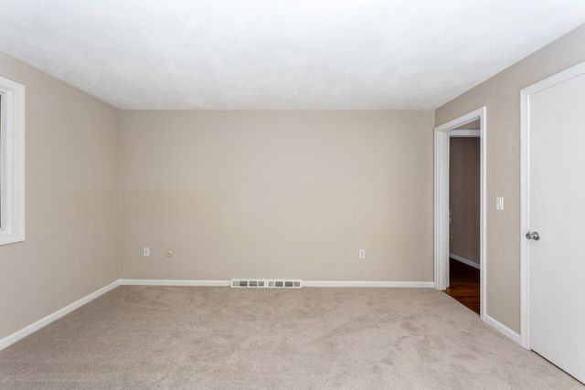 98 Miller St, Franklin, MA 02038
