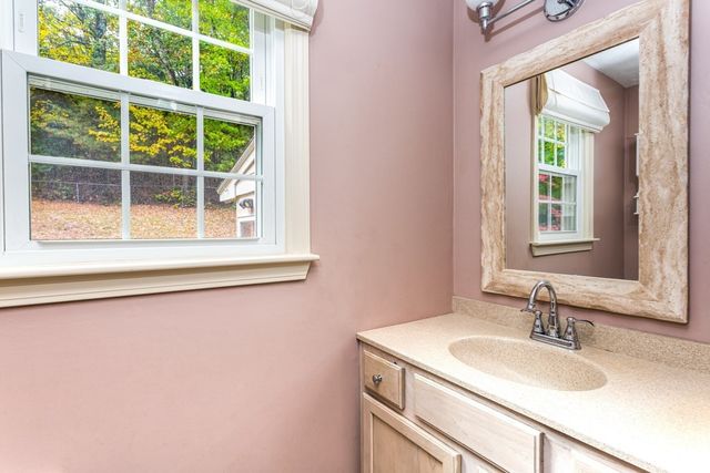 98 Miller St, Franklin, MA 02038