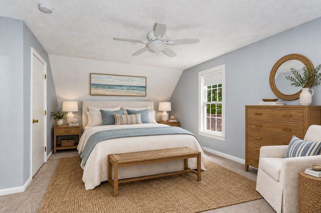 98 Miller St, Franklin, MA 02038