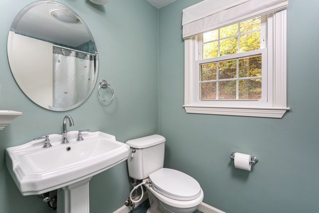 98 Miller St, Franklin, MA 02038