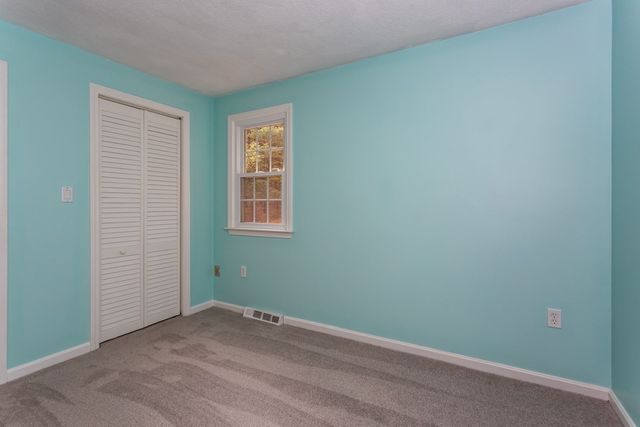 98 Miller St, Franklin, MA 02038