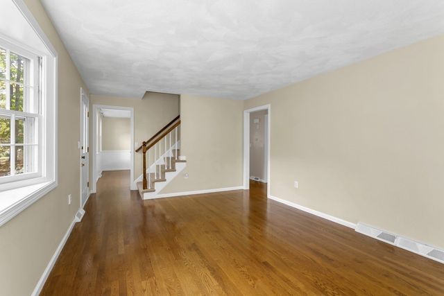 98 Miller St, Franklin, MA 02038