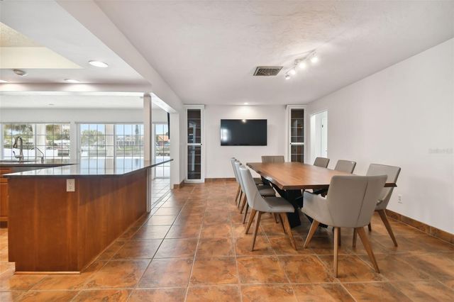 4328 40TH STREET S, St Petersburg, FL 33711