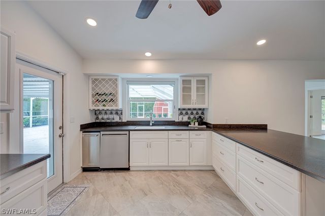 825 Desoto BLVD N, Naples, FL 34120