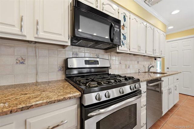 115 Autumn Drive, Hauppauge, NY 11788