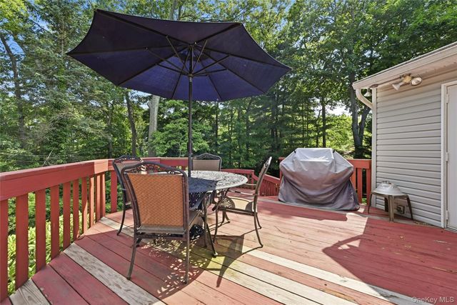 115 Autumn Drive, Hauppauge, NY 11788