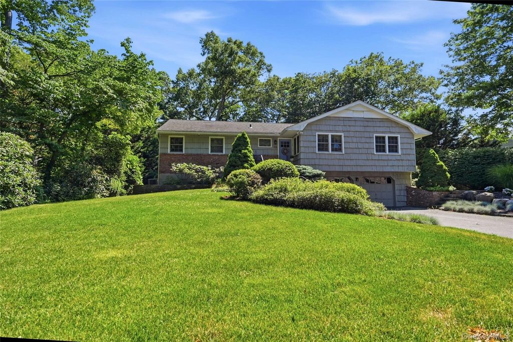 115 Autumn Drive, Hauppauge, NY 11788