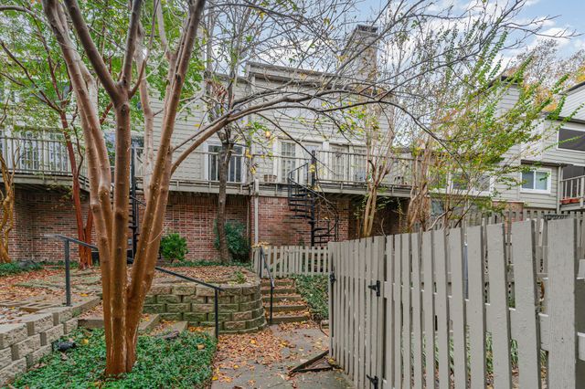 6808 Eastridge Drive 12- B3, Dallas, TX 75231