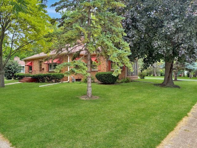 1006 EVANS STREET, Oshkosh, WI 54901