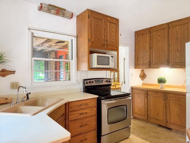 1006 EVANS STREET, Oshkosh, WI 54901